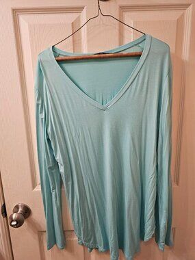 NWOT Emma's Closet Medium Turquoise Long Sleeved Blouse